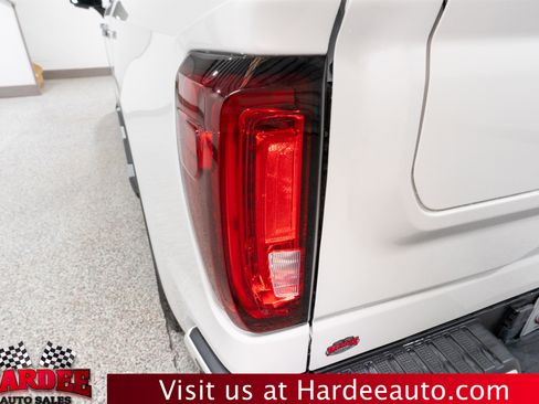 Used 2023 GMC Sierra 1500 Denali w/ Technology Package image 9