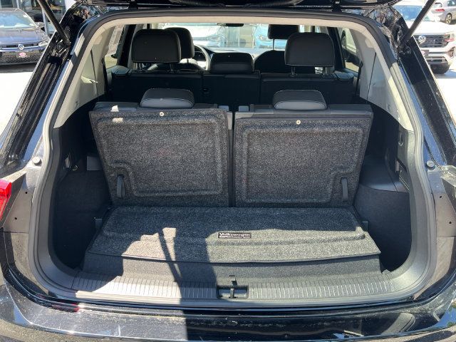 Used 2023 Volkswagen Tiguan SE FWD image 26