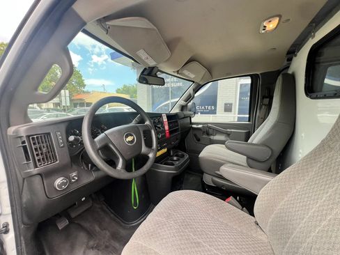 Used 2019 Chevrolet Express 2500 RWD image 18