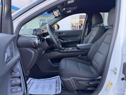 Used 2026 Chevrolet Equinox LT AWD/4WD image 9