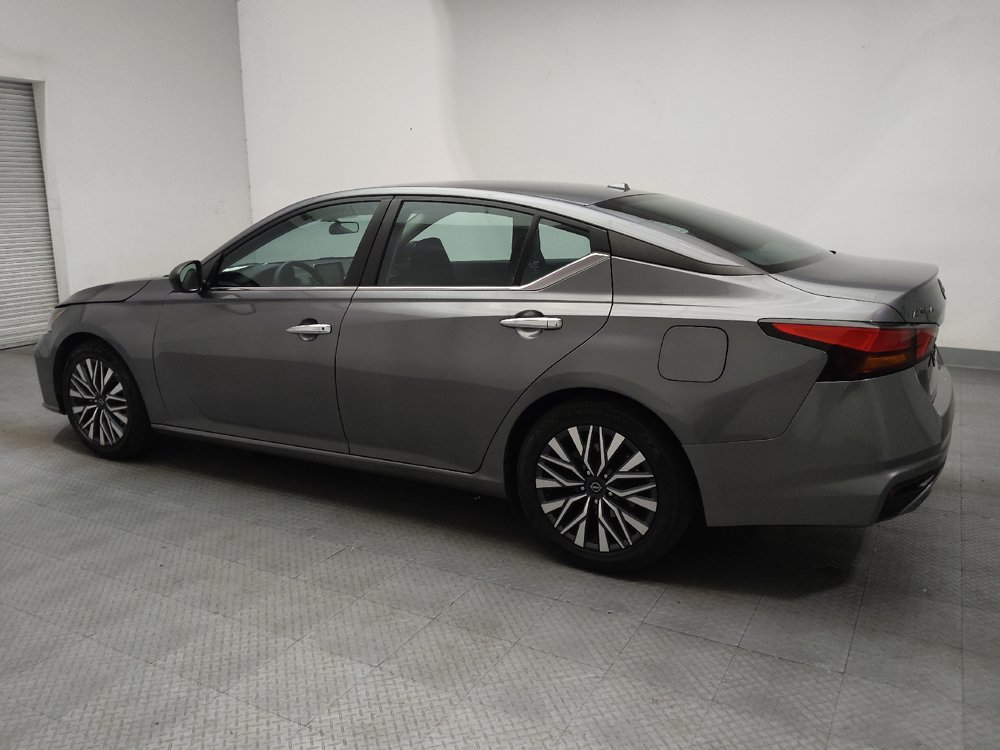 Used 2024 Nissan Altima 2.5 SV FWD image 3