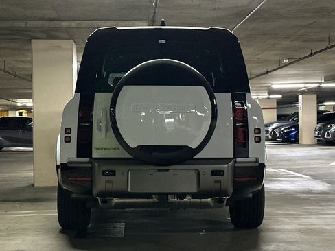 New 2025 Land Rover Defender 130 X-Dynamic SE AWD/4WD image 9