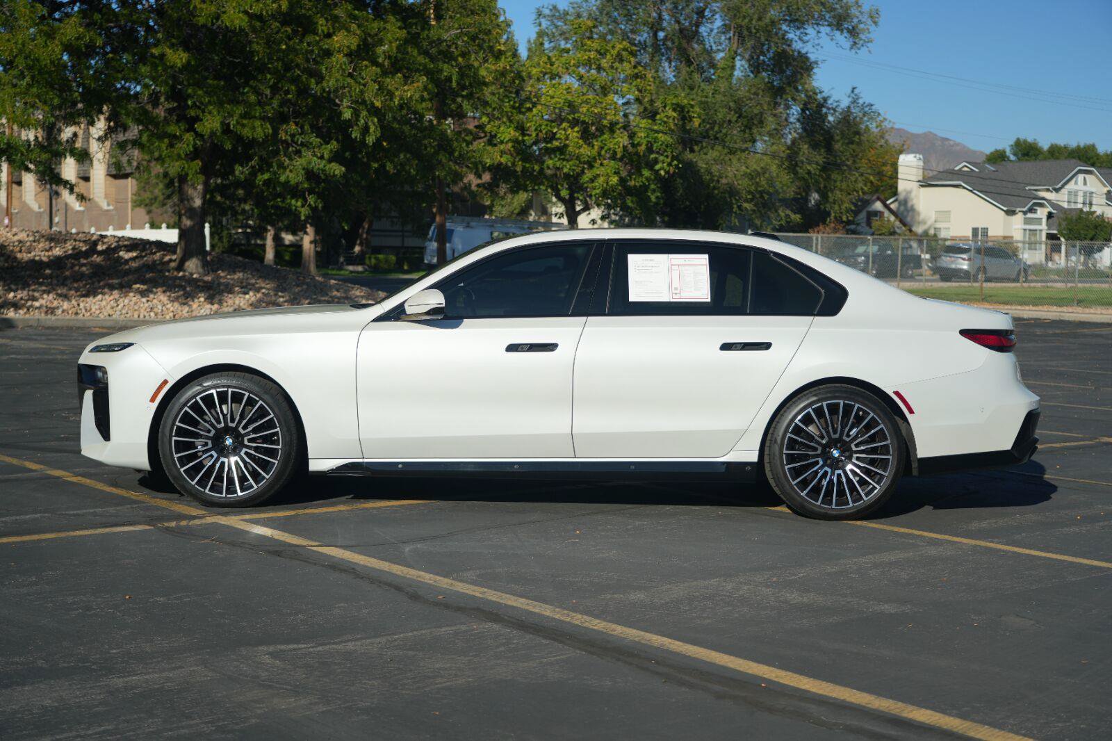 Used 2025 BMW 760i xDrive w/ Executive Package AWD/4WD image 2
