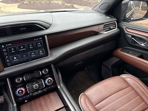 Used 2023 GMC Yukon Denali Ultimate image 28