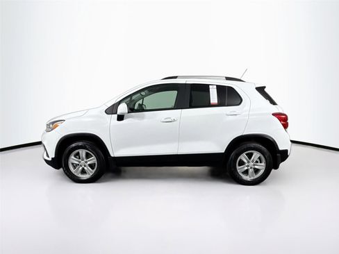 Used 2022 Chevrolet Trax LT w/ LT Convenience Package image 12