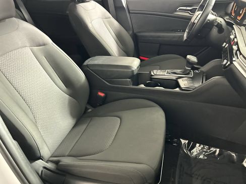 Used 2026 Kia Sportage LX FWD image 26