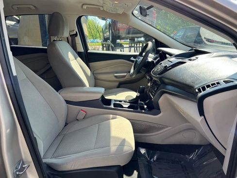 Used 2017 Ford Escape SE FWD image 16