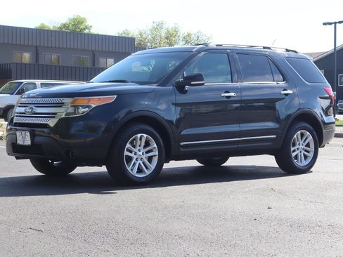 Used 2014 Ford Explorer XLT w/ Equipment Group 202A AWD/4WD image 11