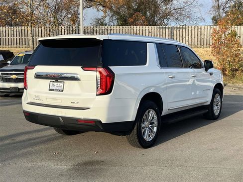 Used 2024 GMC Yukon XL SLT w/ SLT Luxury Package image 9