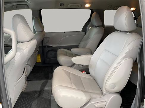 Used 2015 Toyota Sienna XLE w/ XLE Navigation Package AWD/4WD image 16