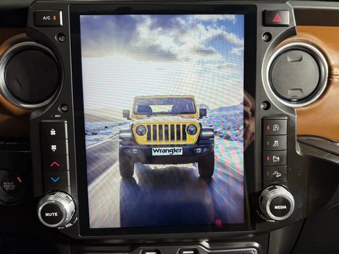 Used 2023 Jeep Wrangler Unlimited Rubicon 392 AWD/4WD image 28