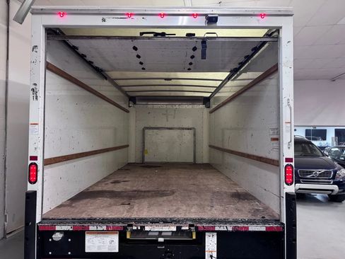 Used 2022 Ford E-350 and Econoline 350 Super Duty image 11