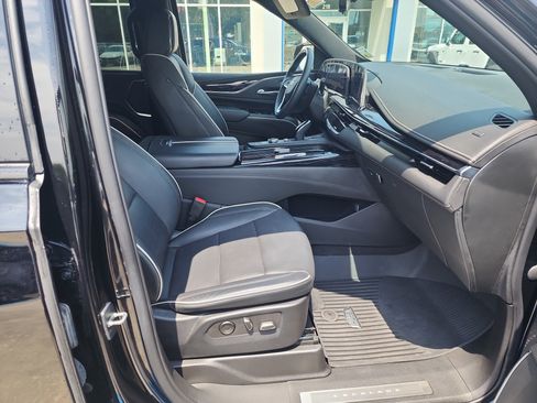 Used 2023 Cadillac Escalade Sport w/ LPO, ONYX Package AWD/4WD image 12