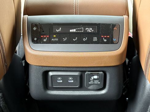 New 2026 Nissan Pathfinder Platinum AWD/4WD image 37