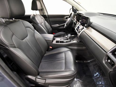 Certified 2023 Kia Sorento S w/ Panoramic Sunroof Package image 19