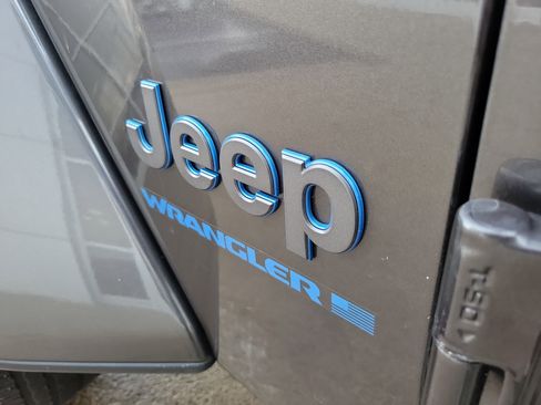 Used 2025 Jeep Wrangler Unlimited Sahara w/ Safety Group image 19