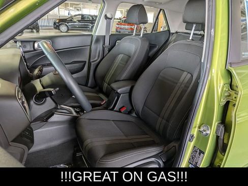 Used 2024 Hyundai Venue SEL image 12