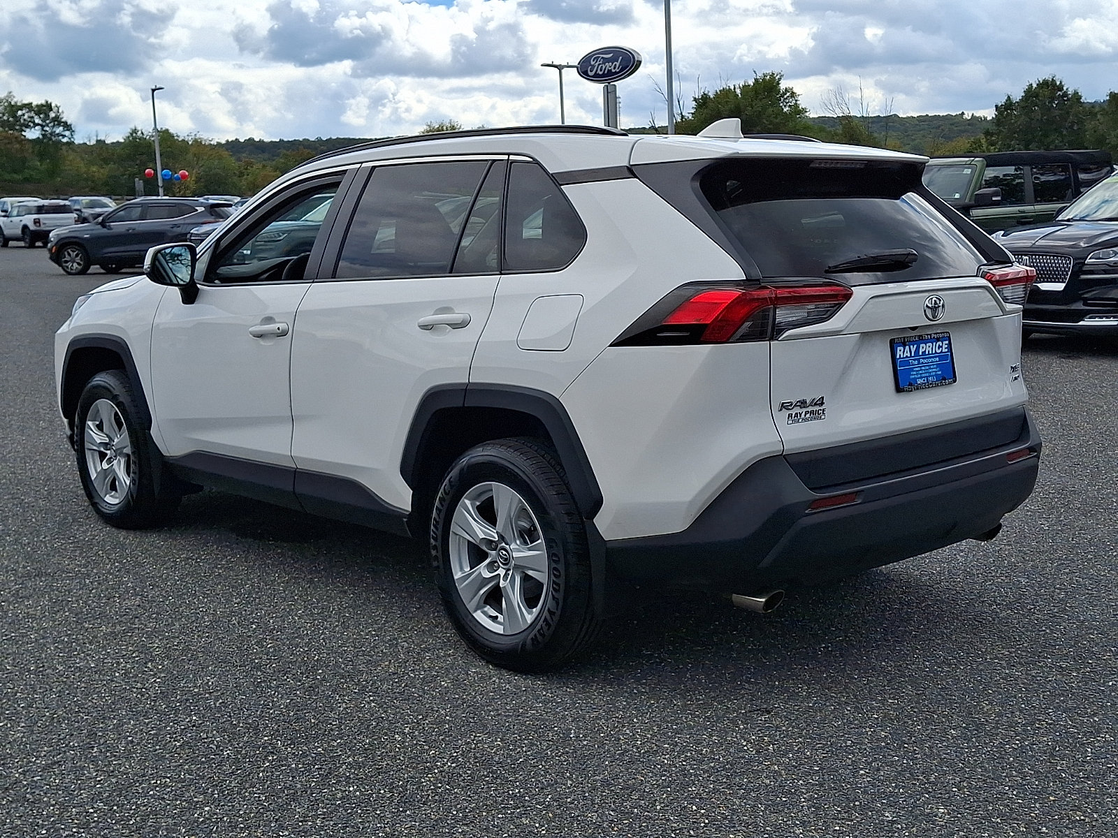 Used 2021 Toyota RAV4 XLE AWD/4WD image 5