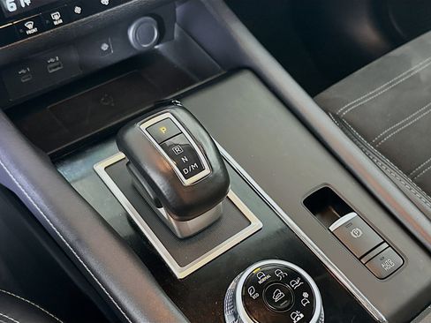 Used 2024 Mitsubishi Outlander SE image 25