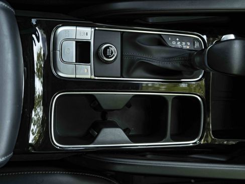 Used 2025 Kia Telluride S FWD image 28