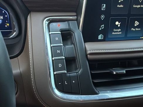 Used 2024 Chevrolet Suburban High Country AWD/4WD image 30