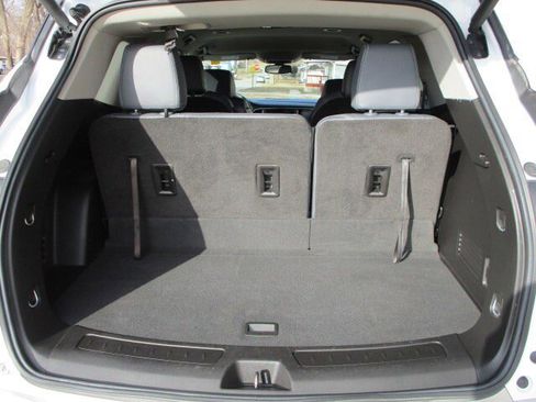 Used 2020 Buick Enclave Essence image 8