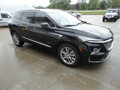 Used 2024 Buick Enclave Avenir w/ Avenir Technology Package image 23