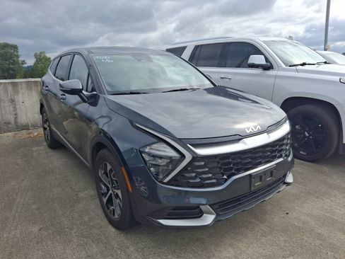 Used 2023 Kia Sportage EX FWD image 2