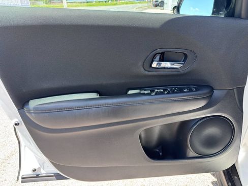 Used 2021 Honda HR-V Sport image 8
