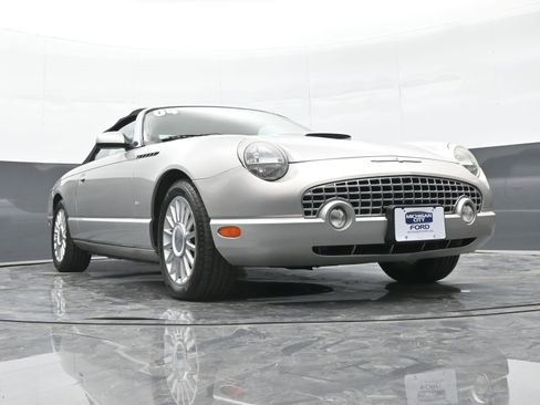Used 2004 Ford Thunderbird image 29