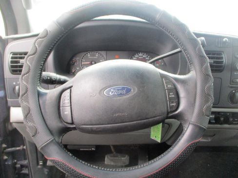 Used 2005 Ford F350 Lariat image 13