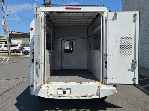 Used 2014 Ford E-350 and Econoline 350 Super Duty w/ Power Windows & Locks Group RWD image 9