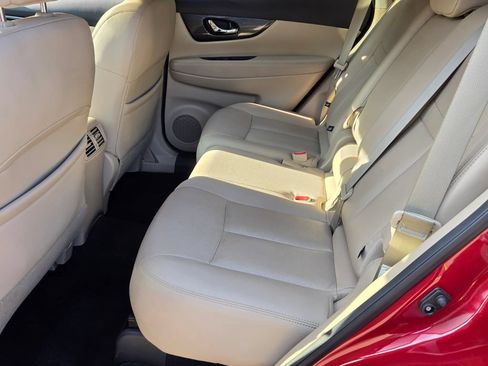 Used 2016 Nissan Rogue SL w/ SL Premium Package FWD image 13