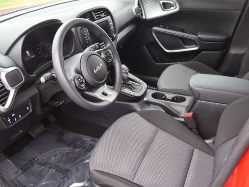 Used 2022 Kia Soul LX w/ Technology Package FWD image 5