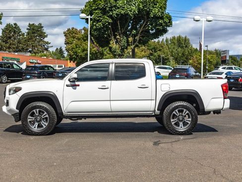 Used 2017 Toyota Tacoma TRD Sport w/ Tow Package RWD image 13