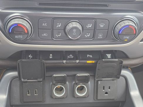 Used 2017 GMC Sierra 2500 SLT w/ Duramax Plus Package image 31