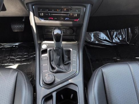 Used 2024 Volkswagen Tiguan SE AWD/4WD image 15