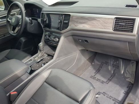 Certified 2022 Volkswagen Atlas Cross Sport SE w/ Panoramic Sunroof Package image 13