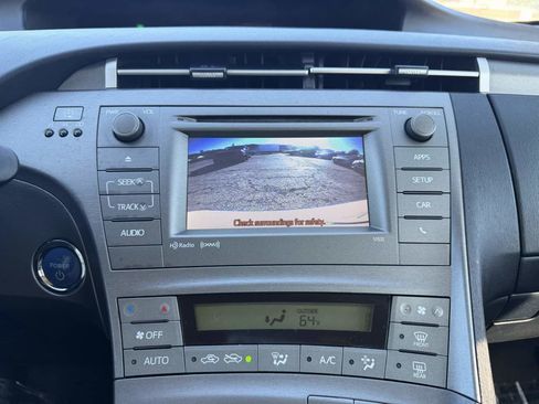 Used 2014 Toyota Prius Plug-In Hybrid image 17