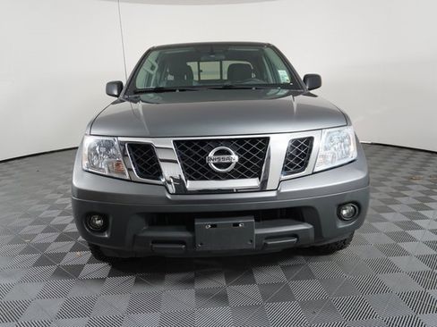 Used 2019 Nissan Frontier SV image 2
