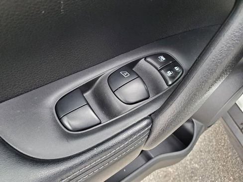 Used 2019 Nissan Rogue SV image 15