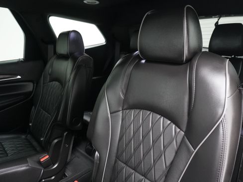 Used 2024 Buick Enclave Avenir w/ Avenir Technology Package FWD image 13
