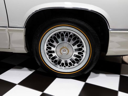 Used 1990 Cadillac De Ville Coupe image 30