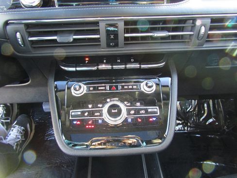 Used 2022 Lincoln Corsair Reserve image 18
