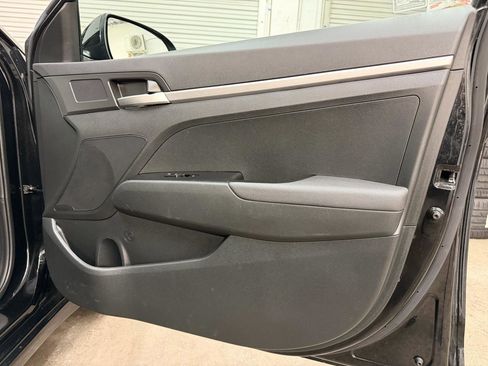 Used 2019 Hyundai Elantra SE w/ Cargo Package image 28