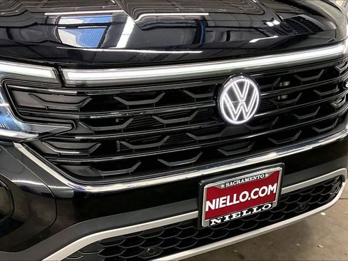 Used 2024 Volkswagen Atlas Cross Sport SE image 32