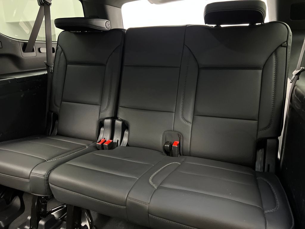 Used 2025 GMC Yukon XL Denali RWD image 39