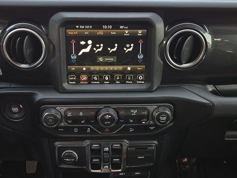 Used 2020 Jeep Wrangler Unlimited Sahara AWD/4WD image 23