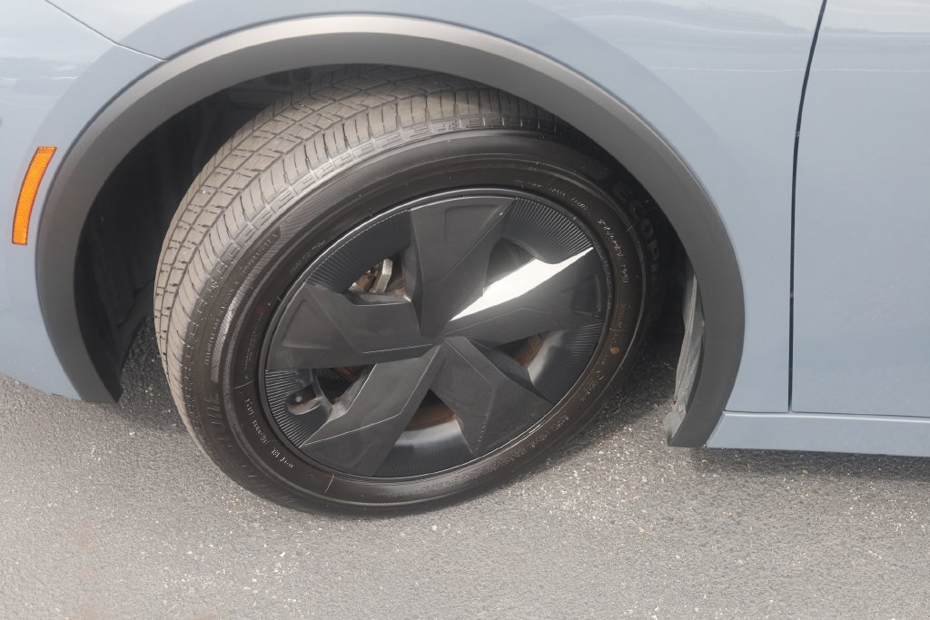 Used 2025 Toyota Prius LE FWD image 13