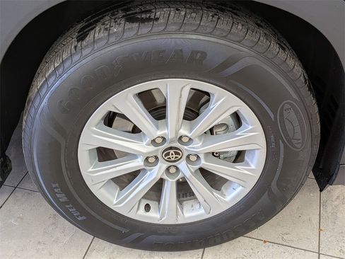 Used 2026 Toyota Grand Highlander XLE image 12